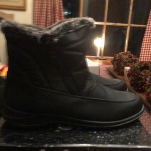 Totes waterproof black boots with cozy lining and easy double zipper. New w box!